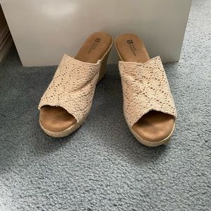 White Mountain beige crochet wedge sandals